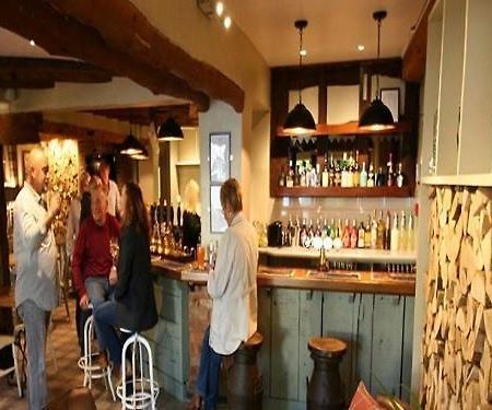 The Fox & Hounds Otel Swindon Oda fotoğraf